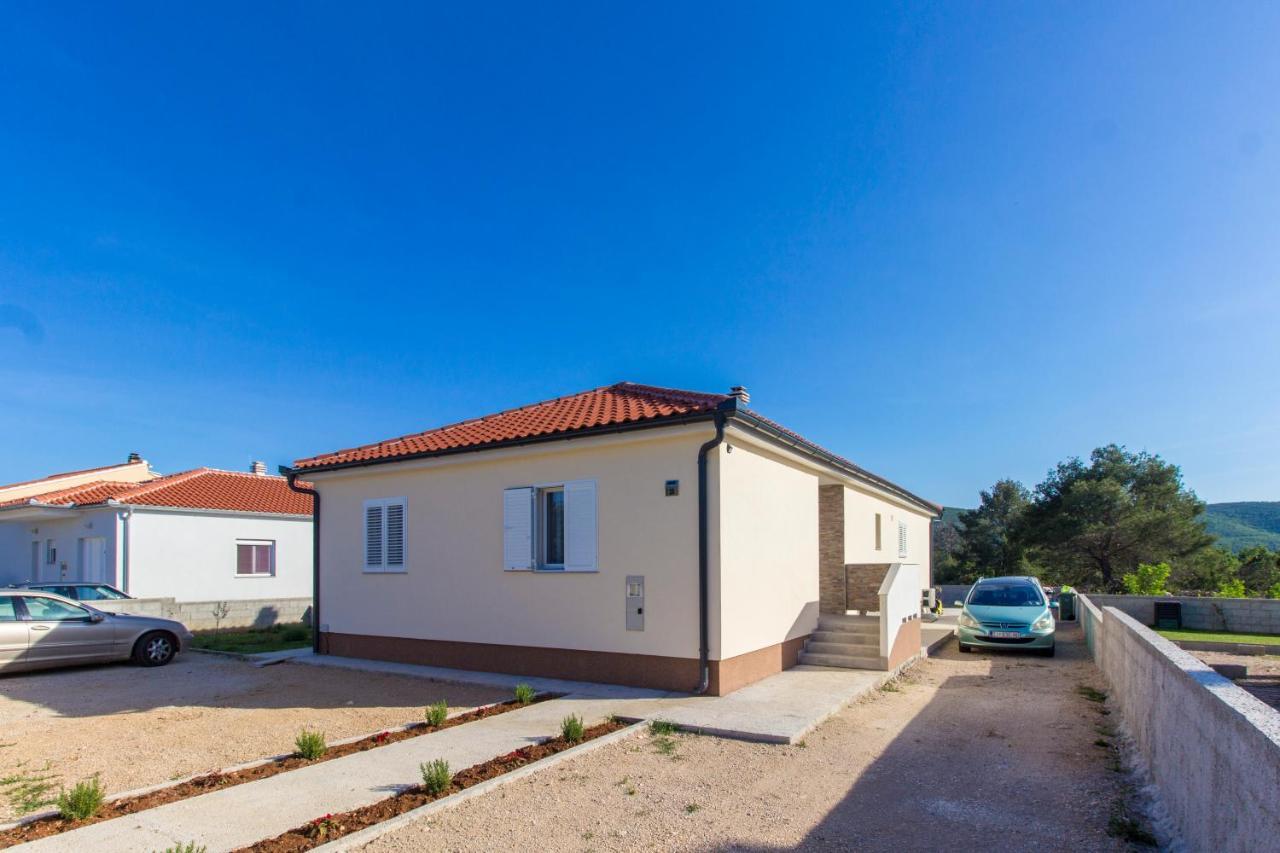 Holiday Home Lucia Lozovac Eksteriør bilde